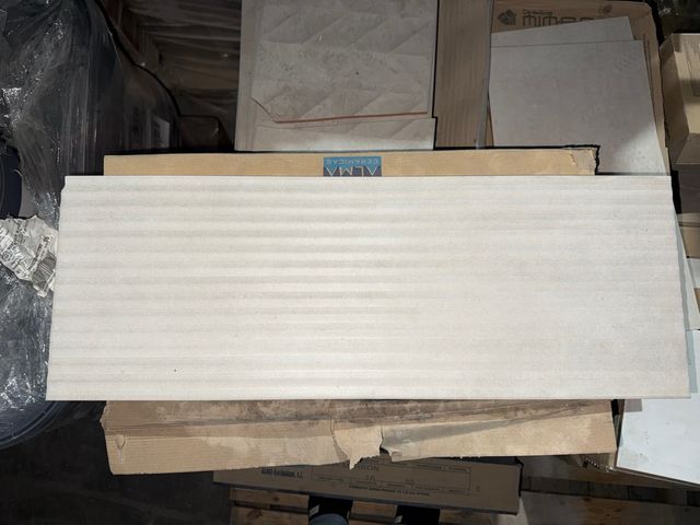 Porcelánico con relieve 25×70